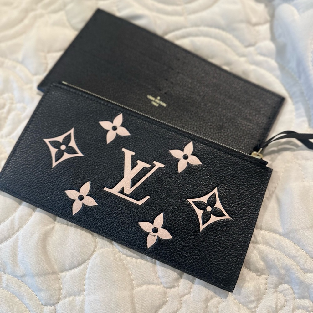 Louie Vuitton zippy wallet and credit card insert brand new